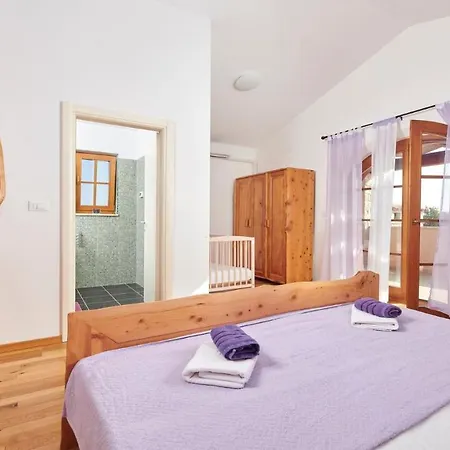 Villa Irena ゲストハウス Rebići